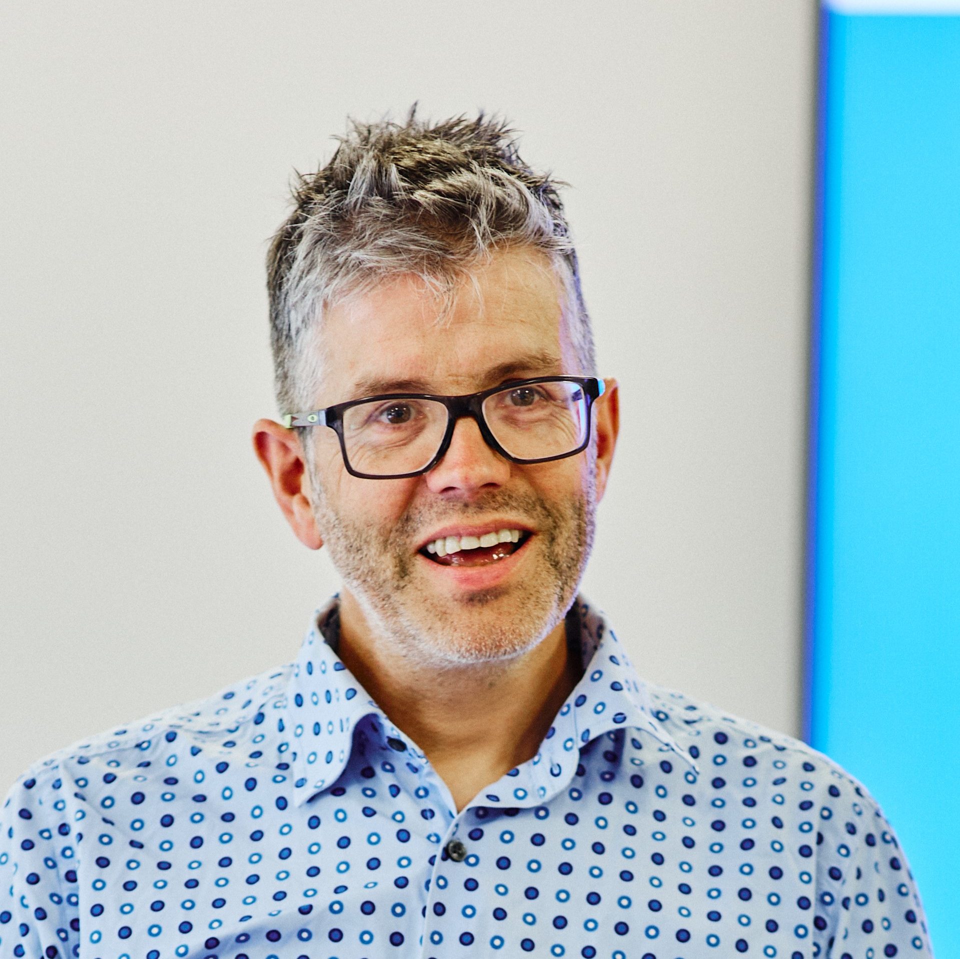 Dr Robin Henderson